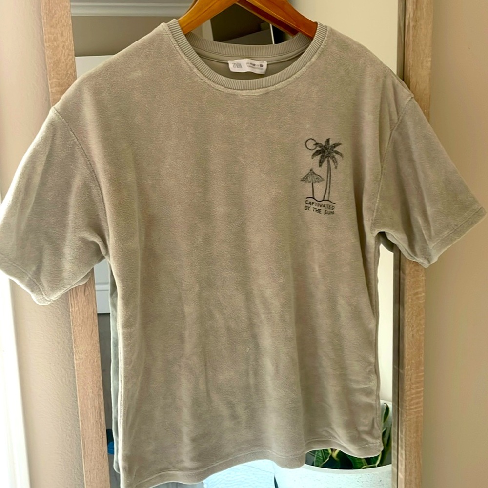 Zara. Size 11-12 years boys. Towel like material. Taupe in color.